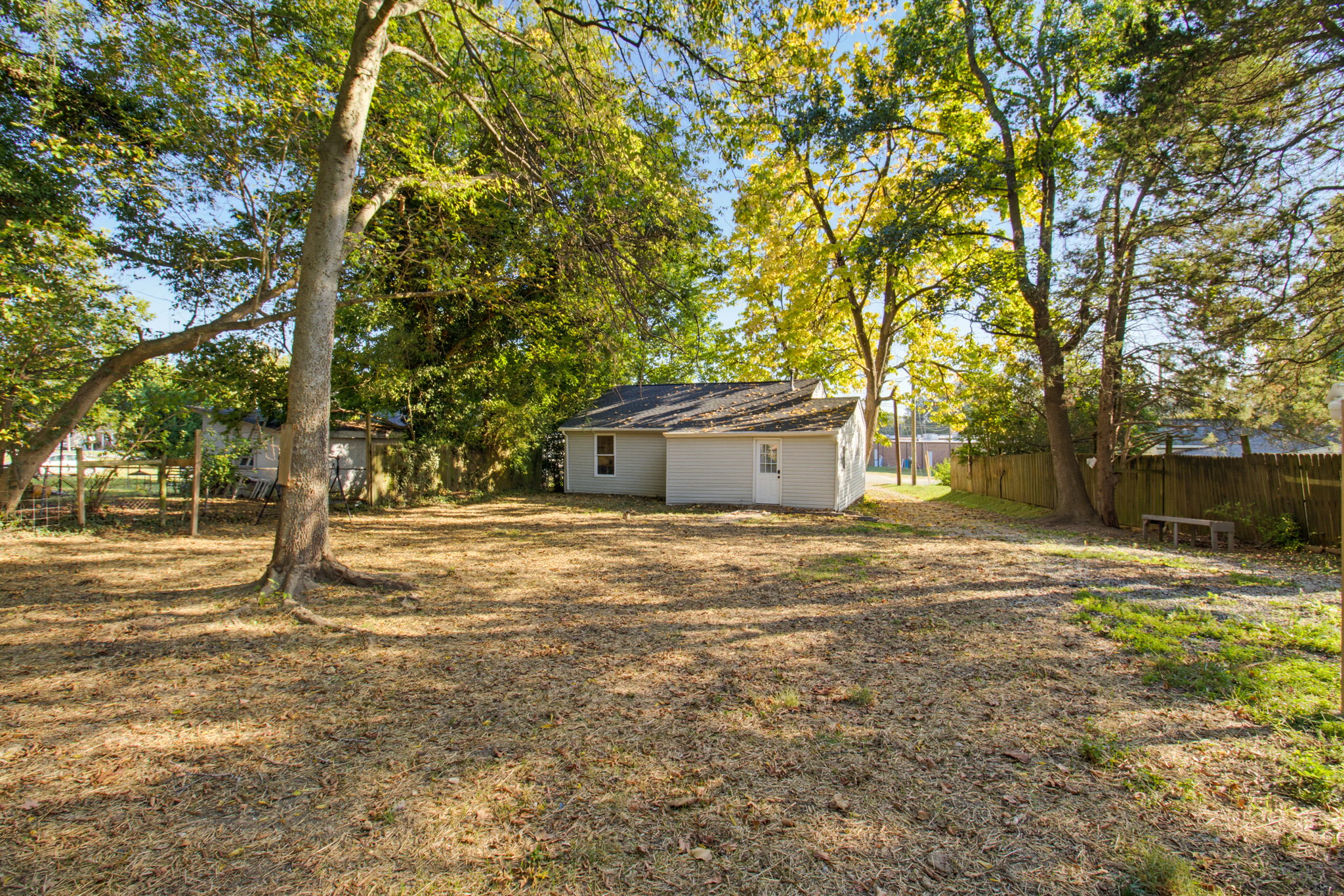 111 Englewood Dr-30