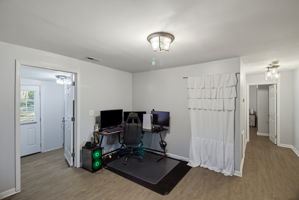 111 Englewood Dr-15