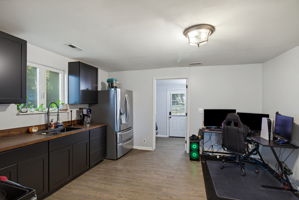 111 Englewood Dr-16