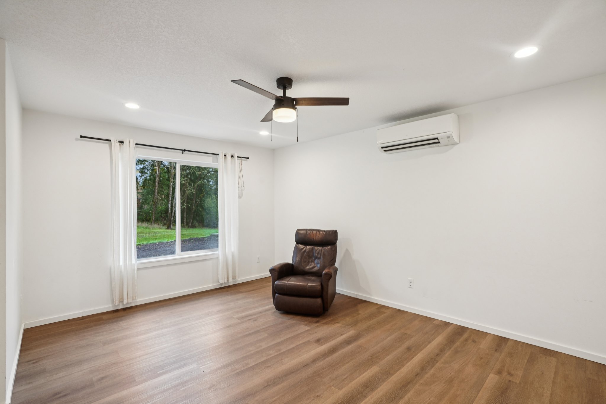 Finn Hall Rd-S2711-008.jpg