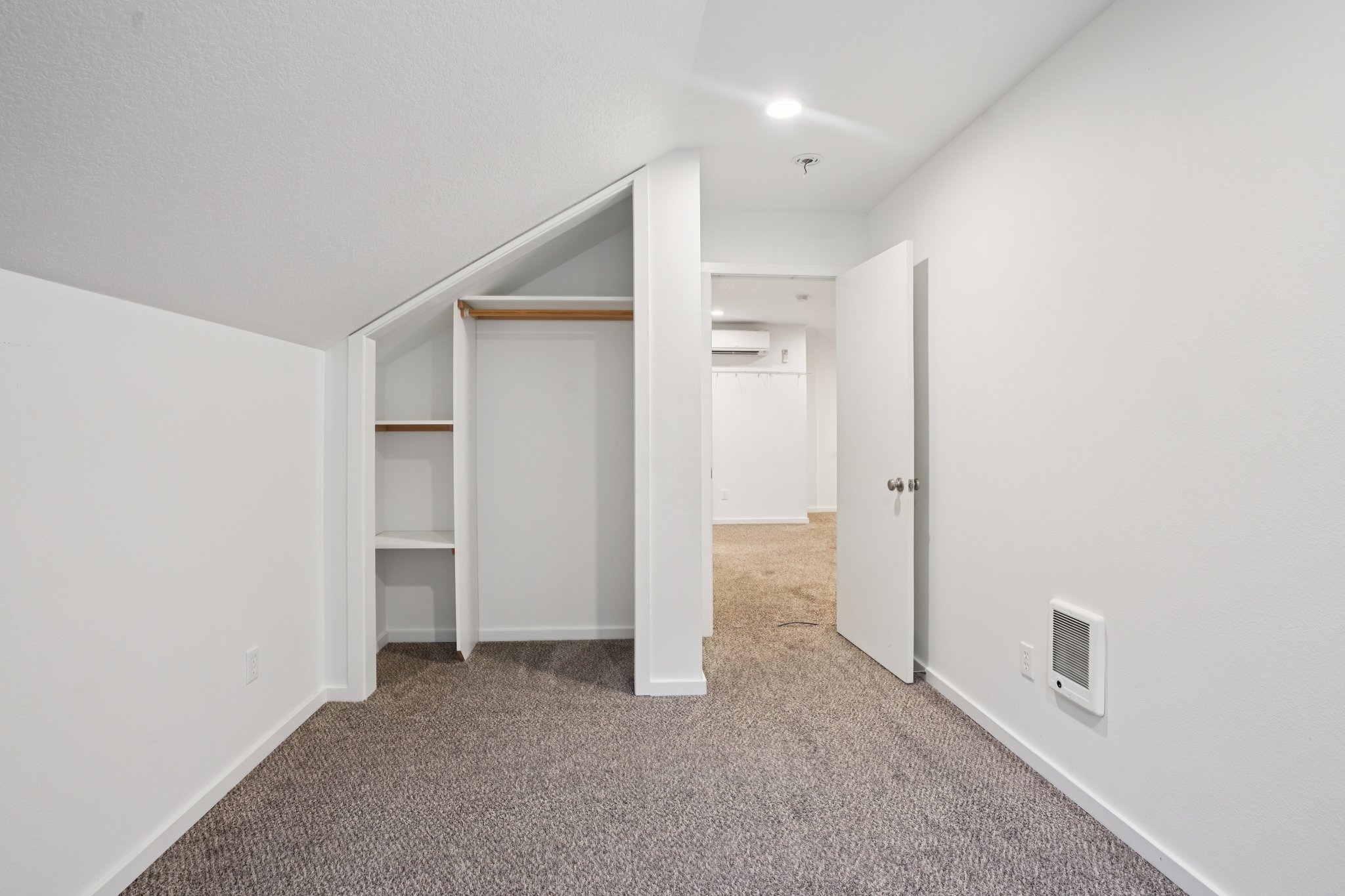 Finn Hall Rd-S2711-033.jpg