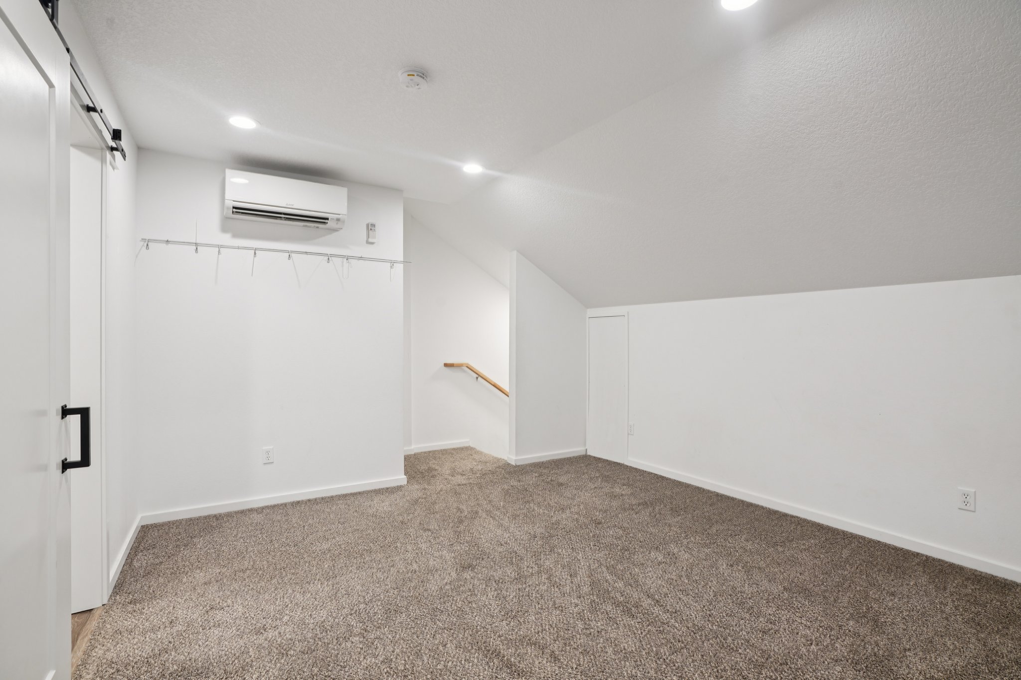 Finn Hall Rd-S2711-034.jpg