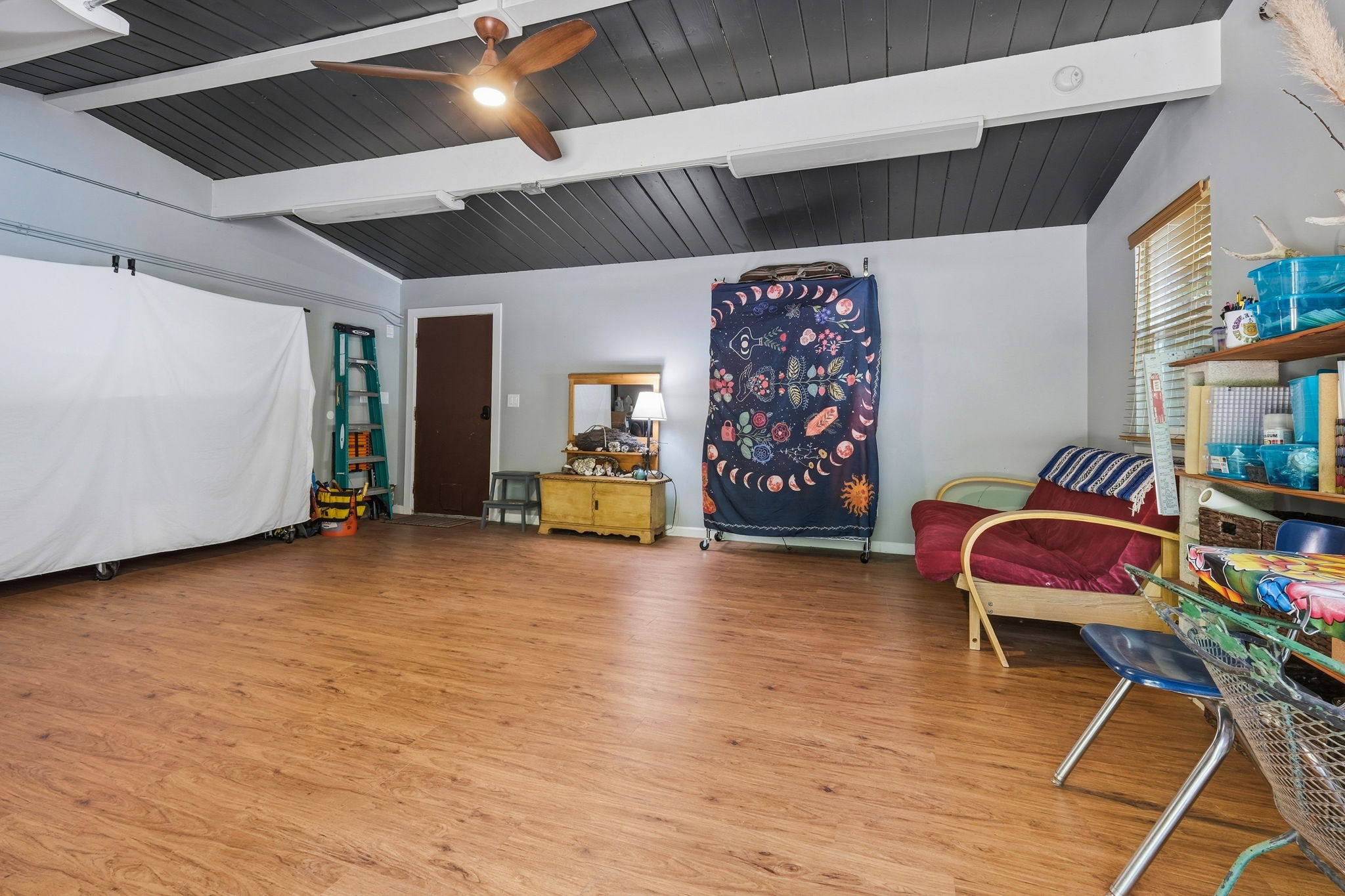 027_F8_111 Greenview Dr