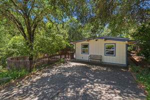 037_F8_111 Greenview Dr