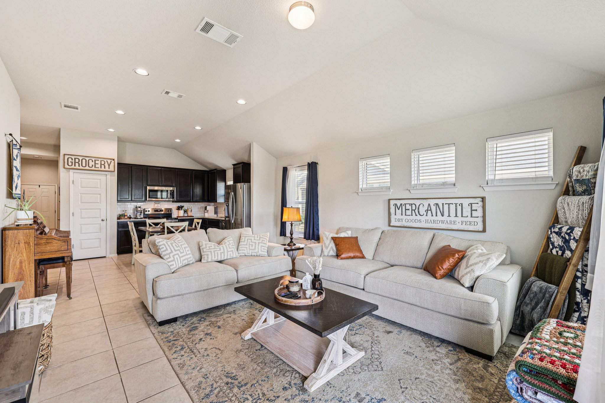 Insider Loop-S1202-009.jpg