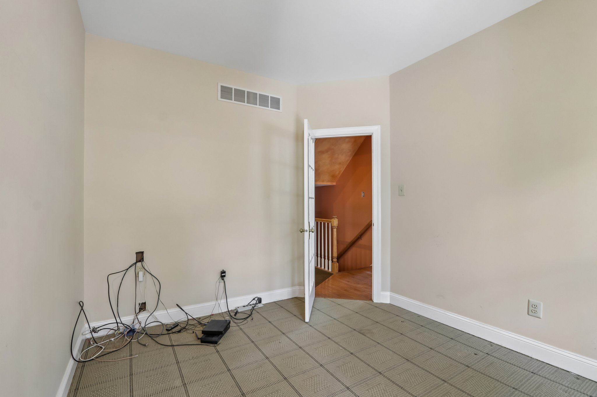 Manor Dr-S1607-024.jpg