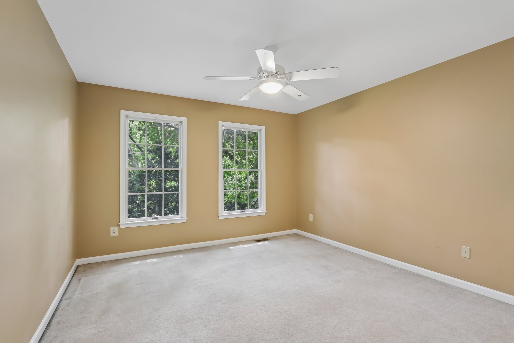 Manor Dr-S1607-038.jpg