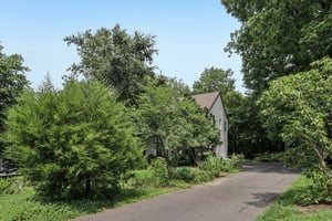 Manor Dr-S1607-002.jpg