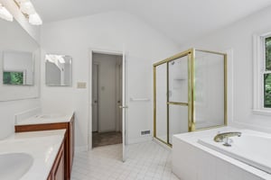 Manor Dr-S1607-045.jpg