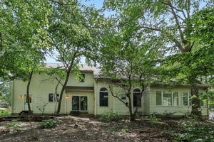 Manor Dr-S1607-059.jpg