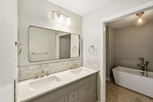  Photo 32