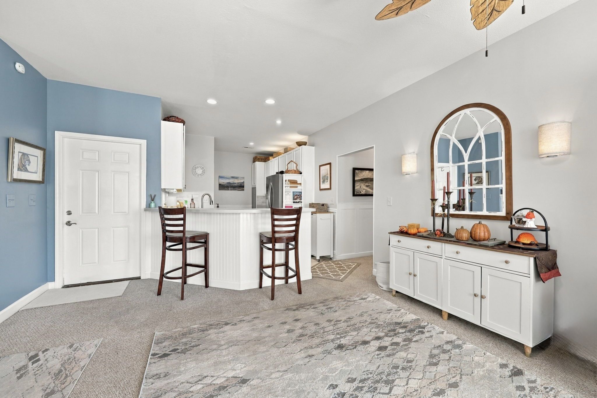 Eat-In Kitchen w/ Combination Dining Area