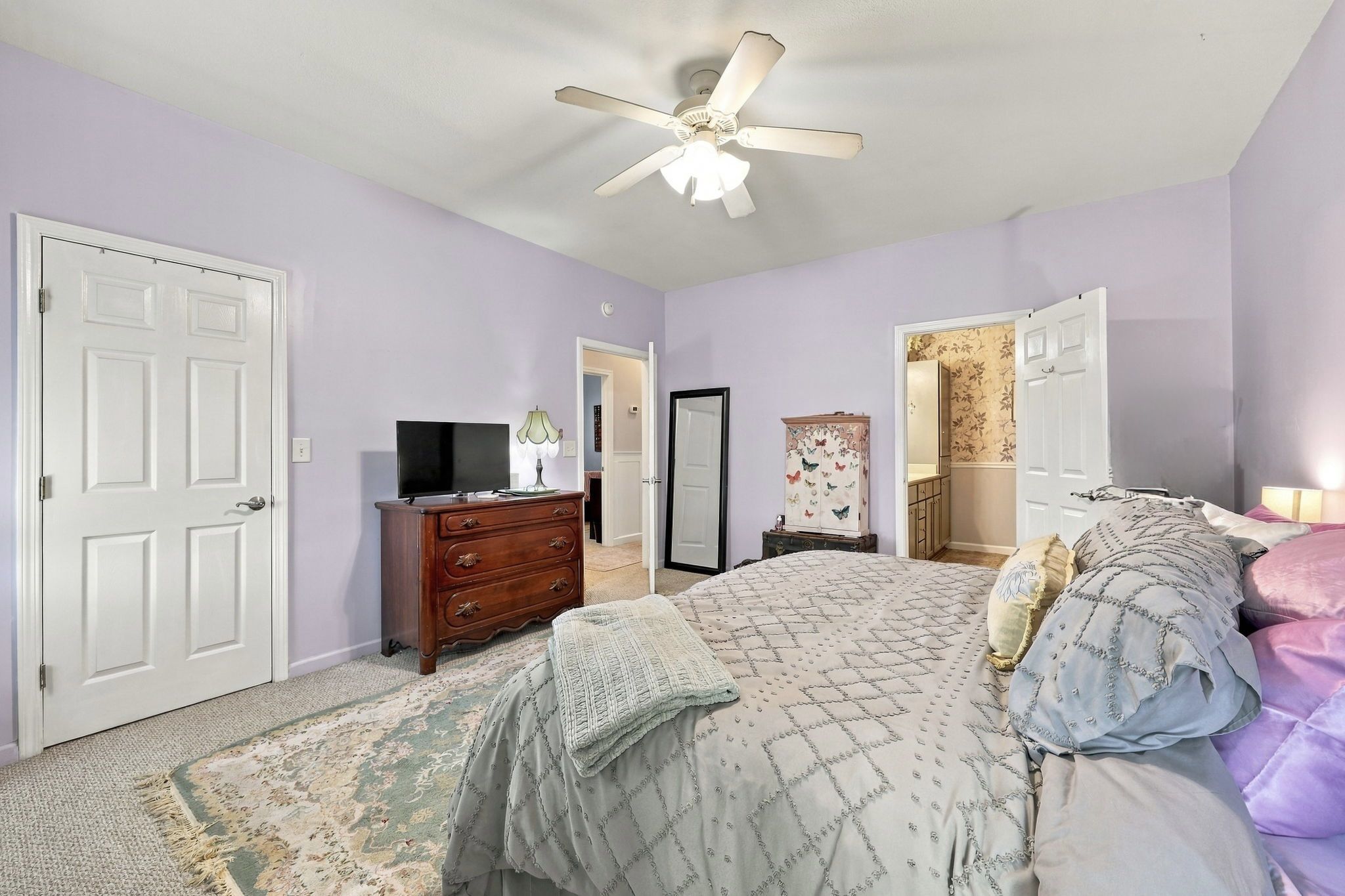 Primary Bedroom w/ Shelved Closet