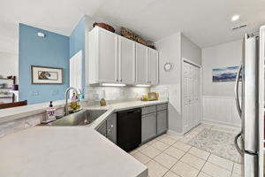 Updated Kitchen w/ Laundry Closet/Pantry