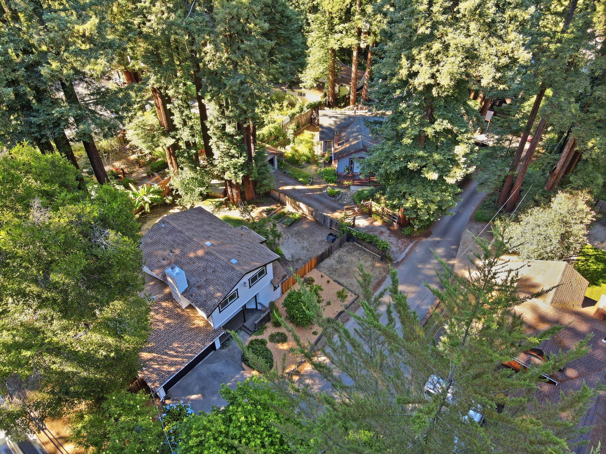 006_F8_AERIAL_111 River Ln