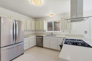 011_F8_111 River Ln