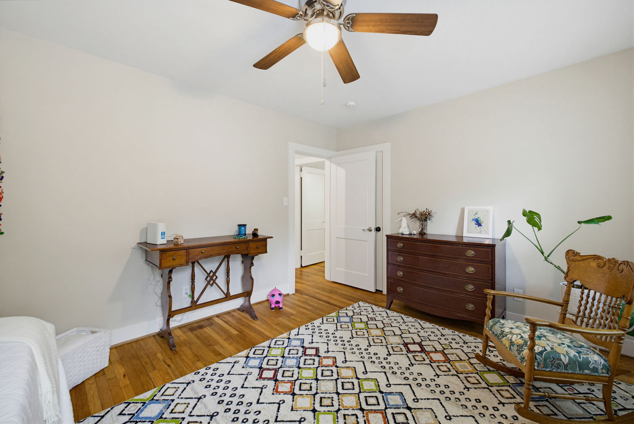 111 S Elam Ave-25