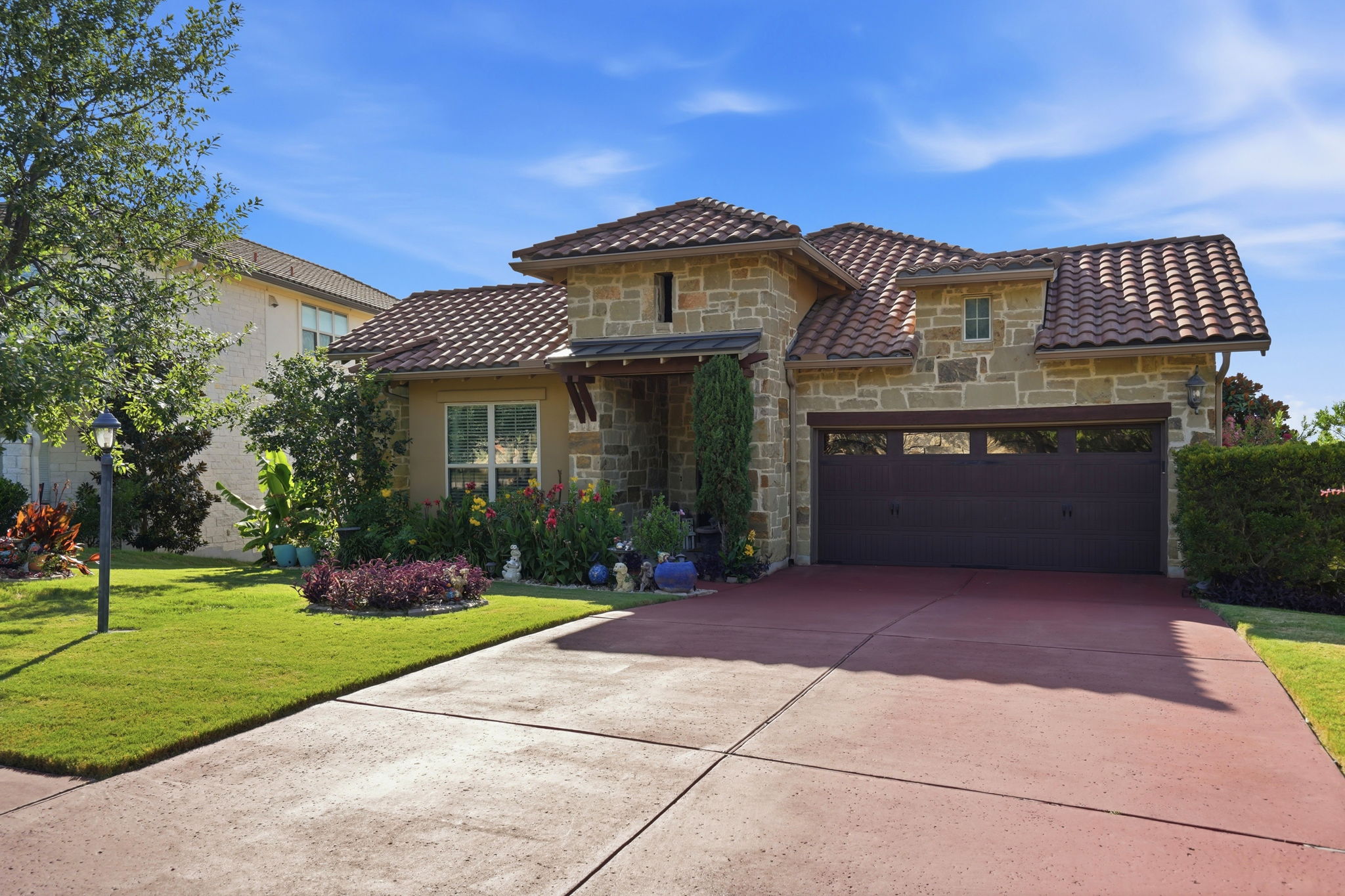 004_F8_111 Serene Hilltop Cir