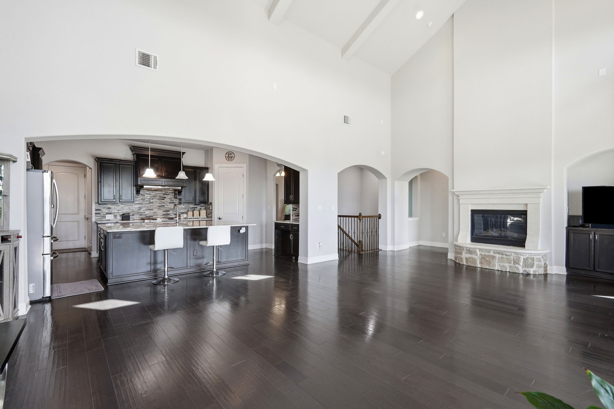 011_F8_111 Serene Hilltop Cir