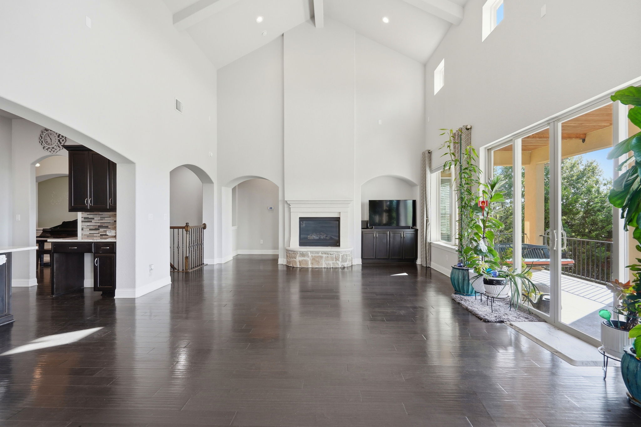 012_F8_111 Serene Hilltop Cir