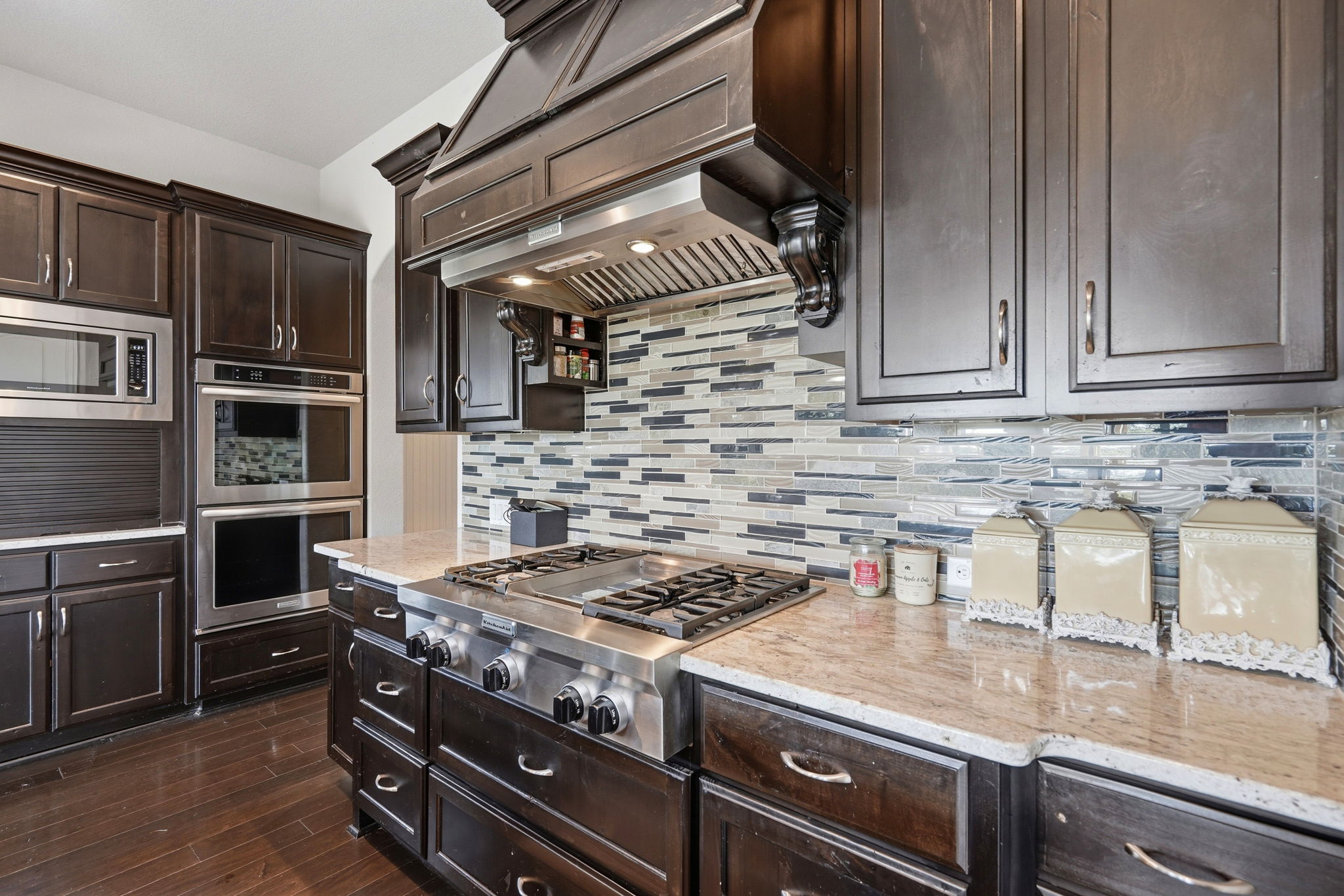 016_F8_111 Serene Hilltop Cir