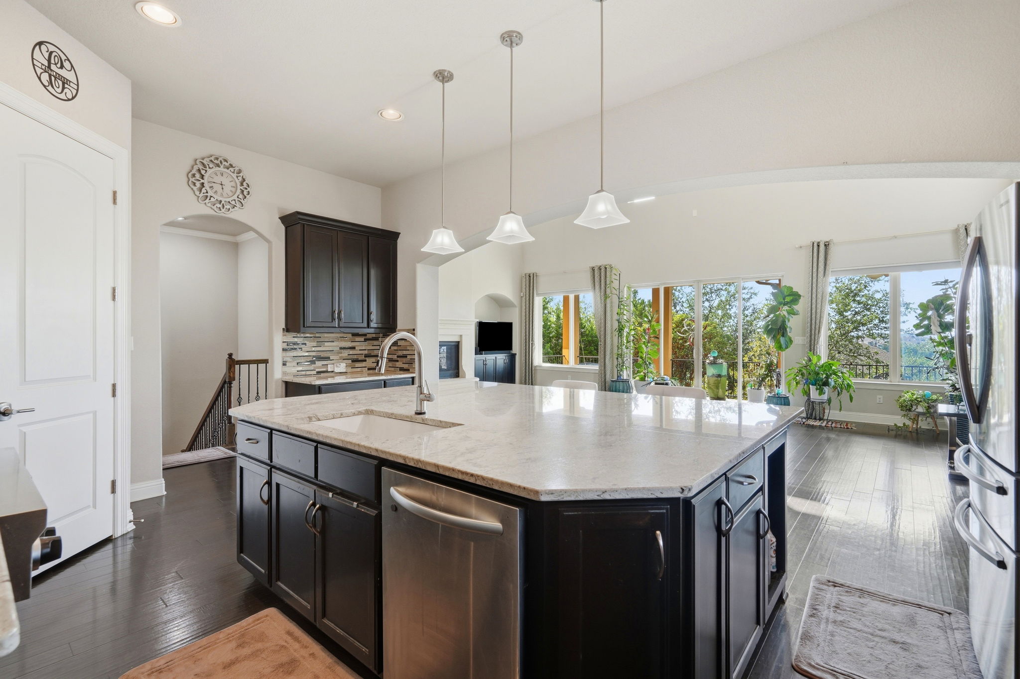 020_F8_111 Serene Hilltop Cir