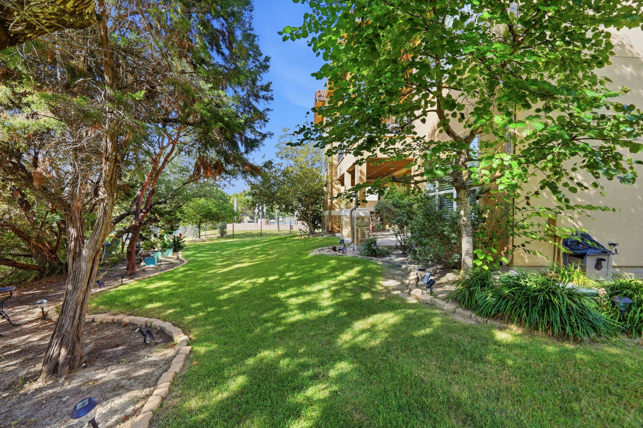055_F8_111 Serene Hilltop Cir