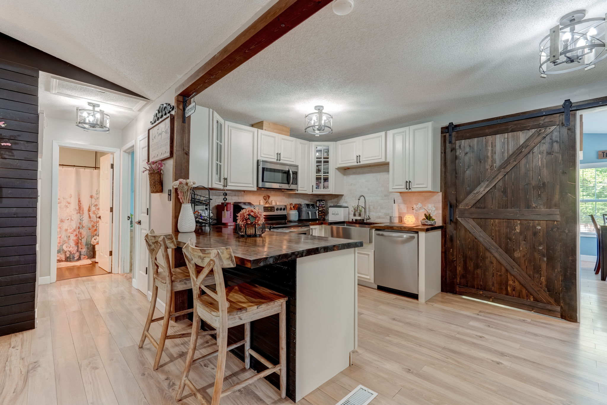 Kitchen/Breakfast Bar