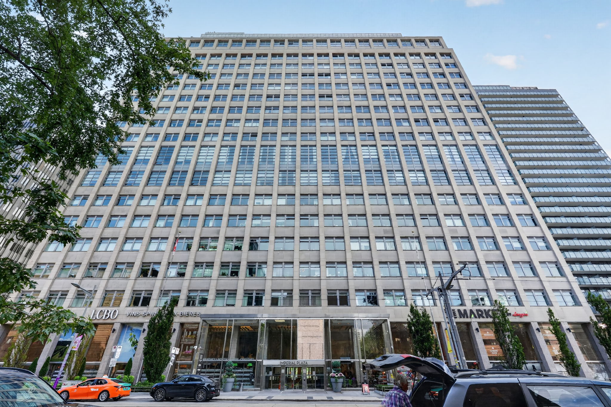 111 St Clair Ave W 1018 Toronto, ON M4V 1N5