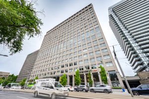 111 St Clair Ave W Unit 920, Toronto ON
