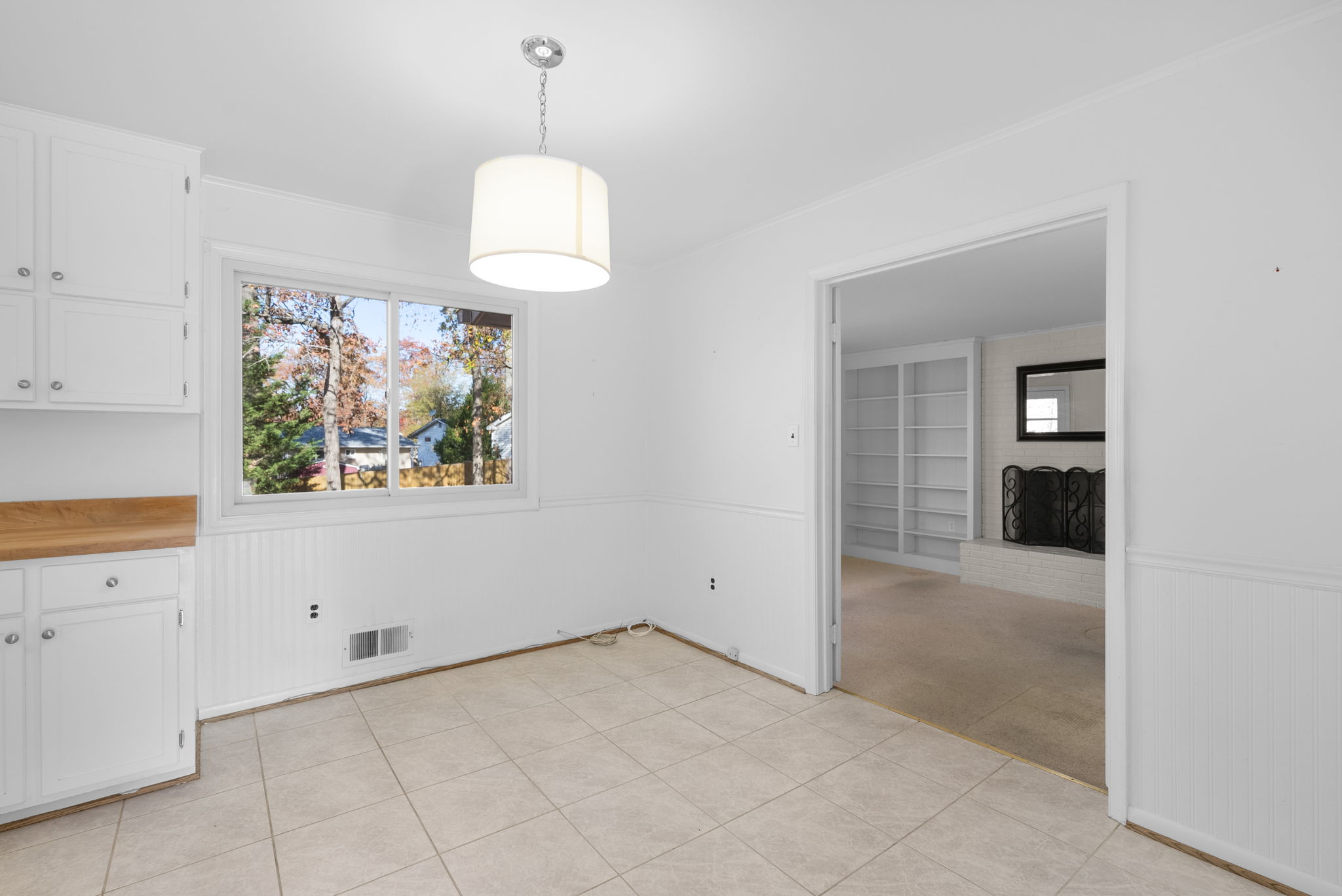 Table Space Kitchen and Family Room