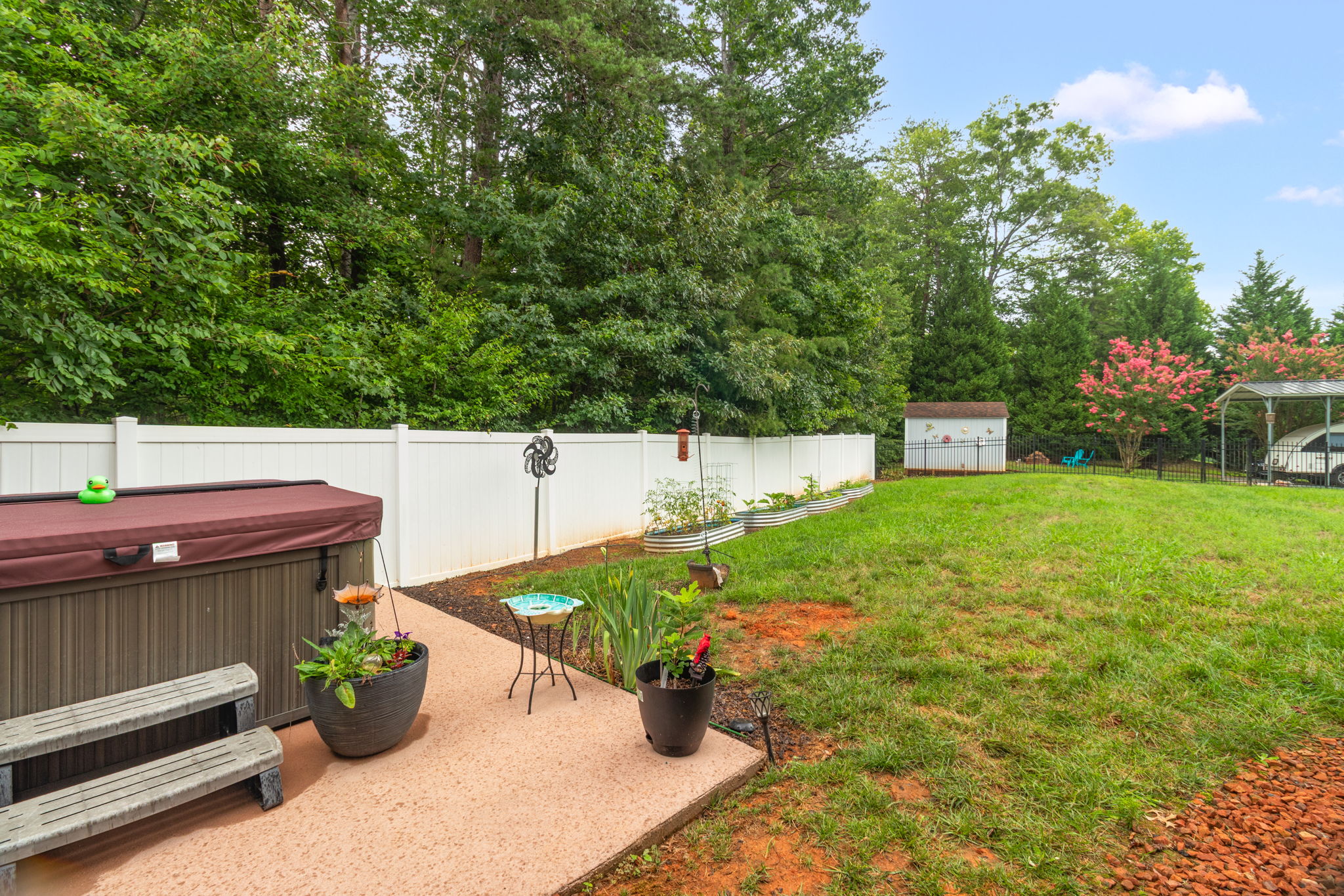 111 Tree Trop Ln-27