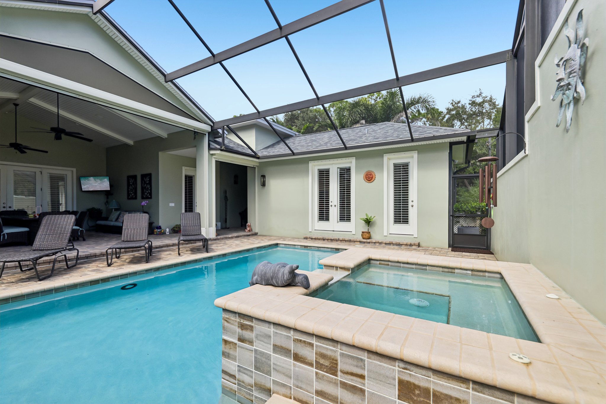 Carolina Cir SW-S2210-051.jpg