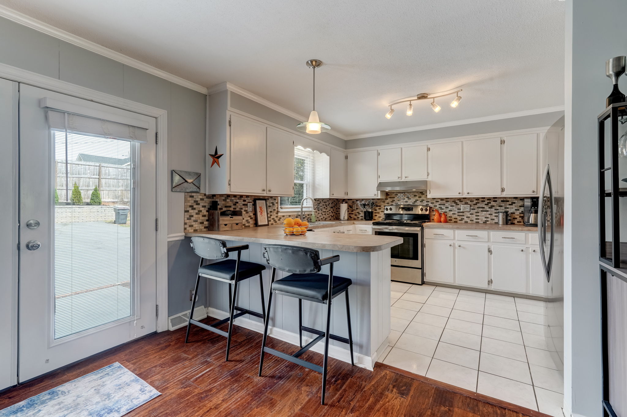 Kitchen/Breakfast Bar