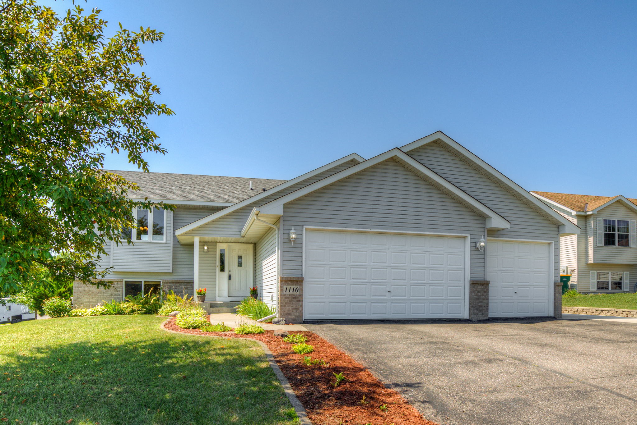 1 ExteriorFront