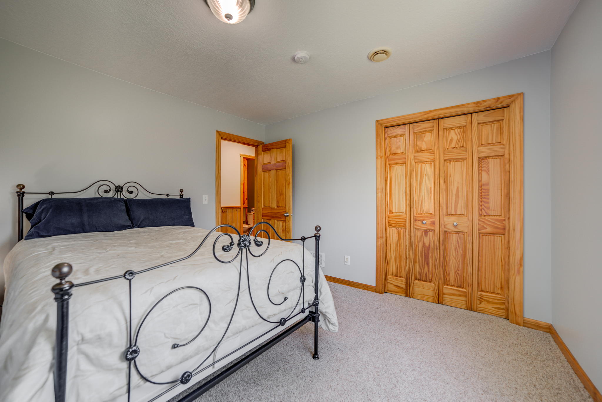 30 Bedroom4