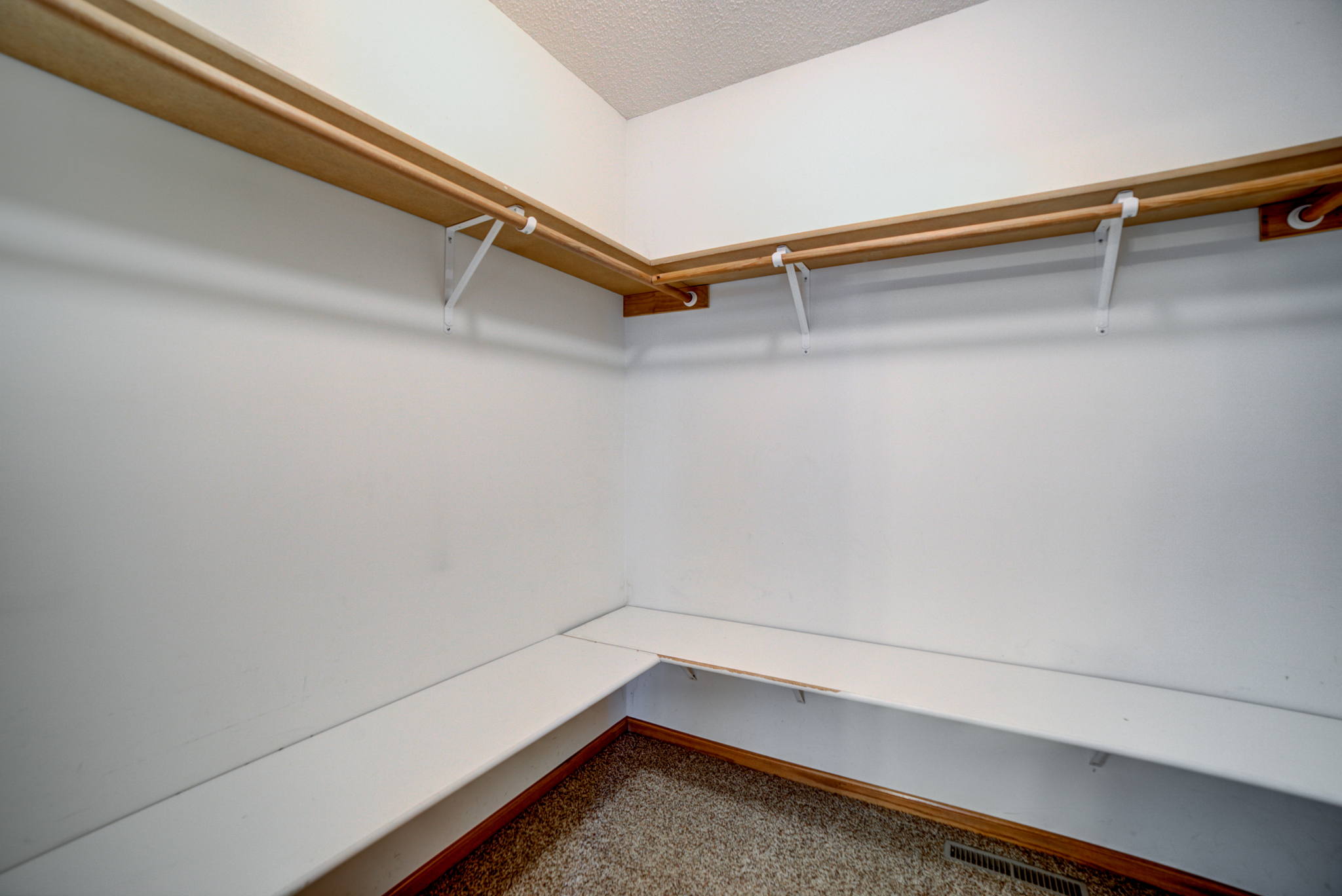 18 Bed1Closet