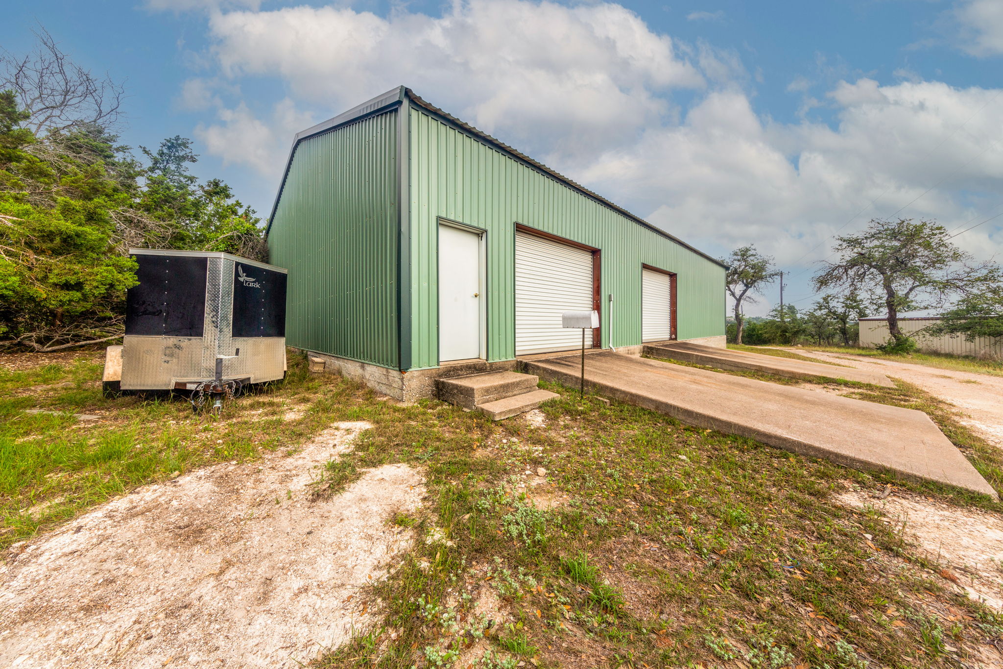 Exclusive use of approx 2400 sq ft of warehouse space included