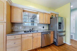 Kitchen - refrigerator included