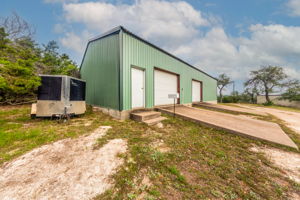 Exclusive use of approx 2400 sq ft of warehouse space included