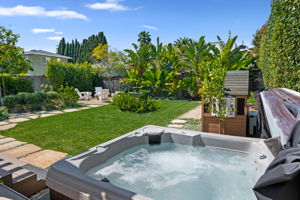 23 - Hot Tub