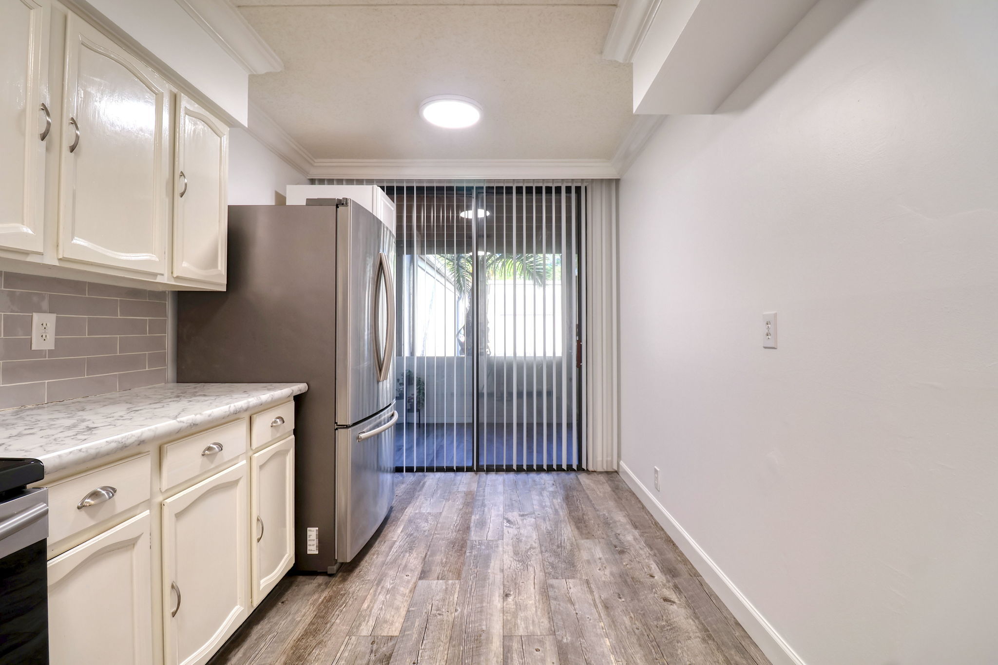Large Dining Area in Kitchen!