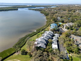 *END UNIT IN END BUILDING*