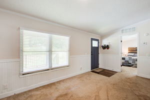 10 Entryway w Main BR