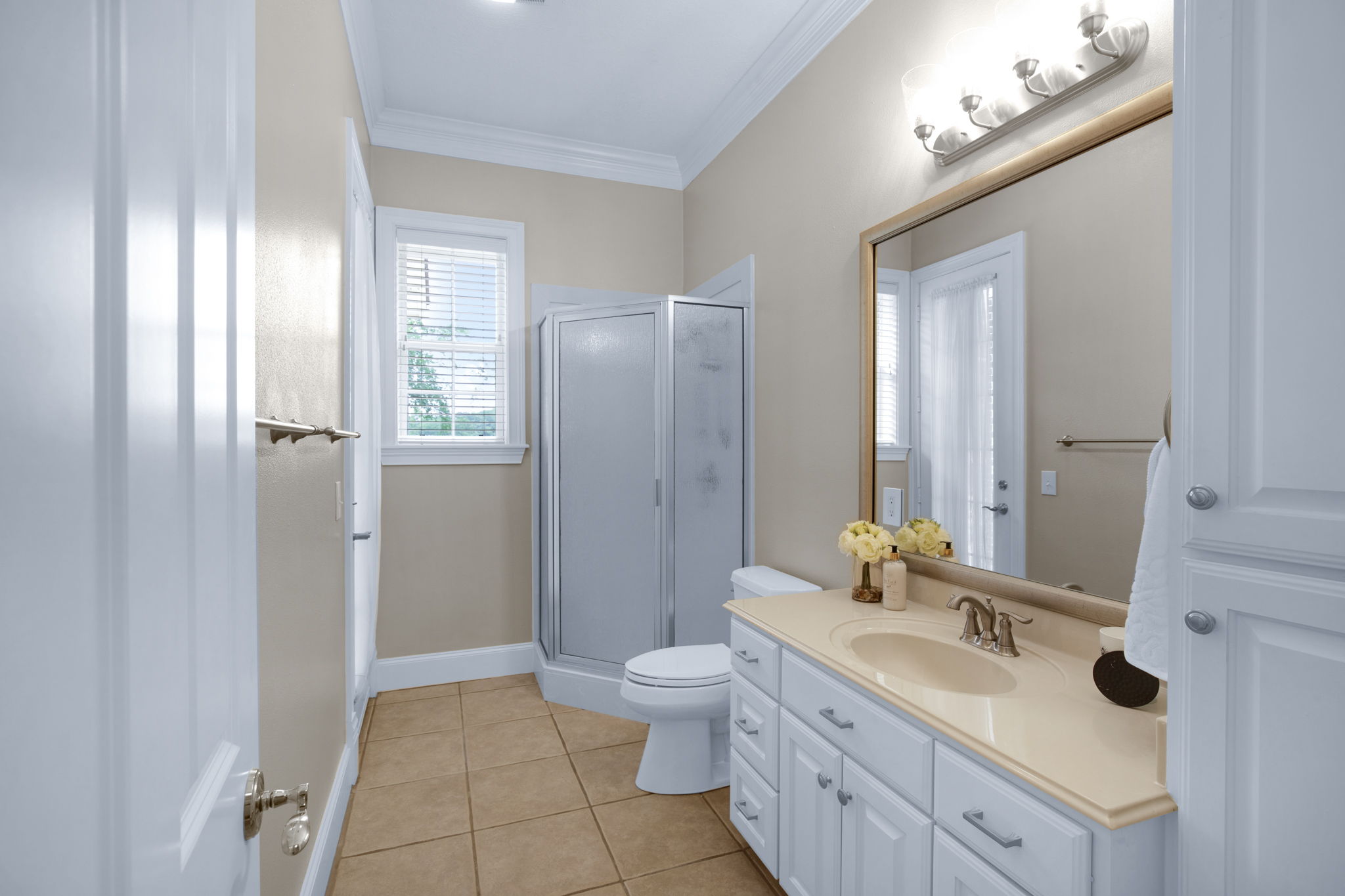 Pool/Guest bathroom