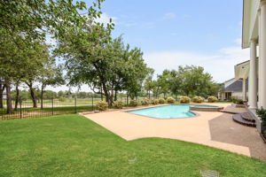 Wonderful yard and pool