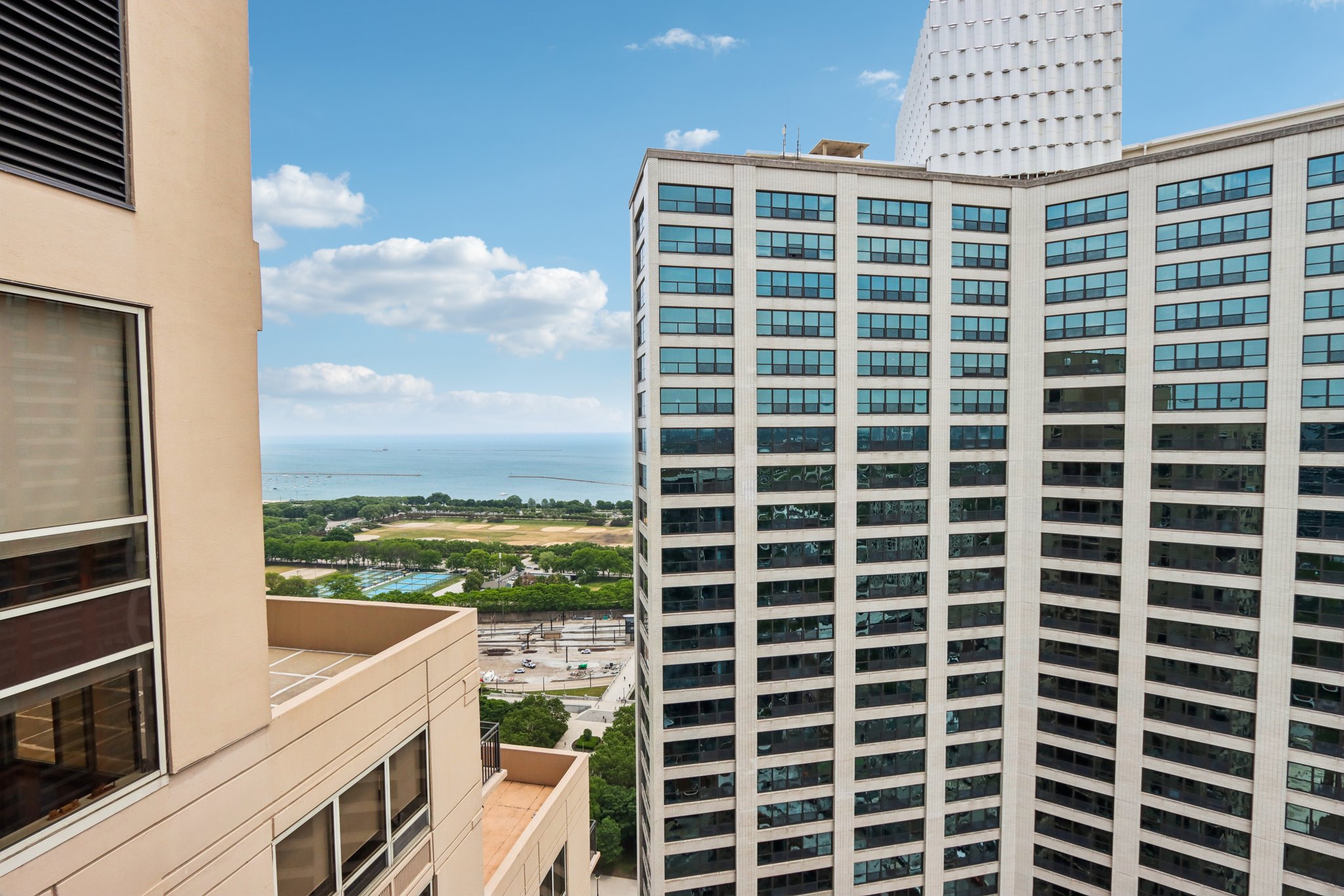 S Wabash Ave 1410-0406-915.jpg