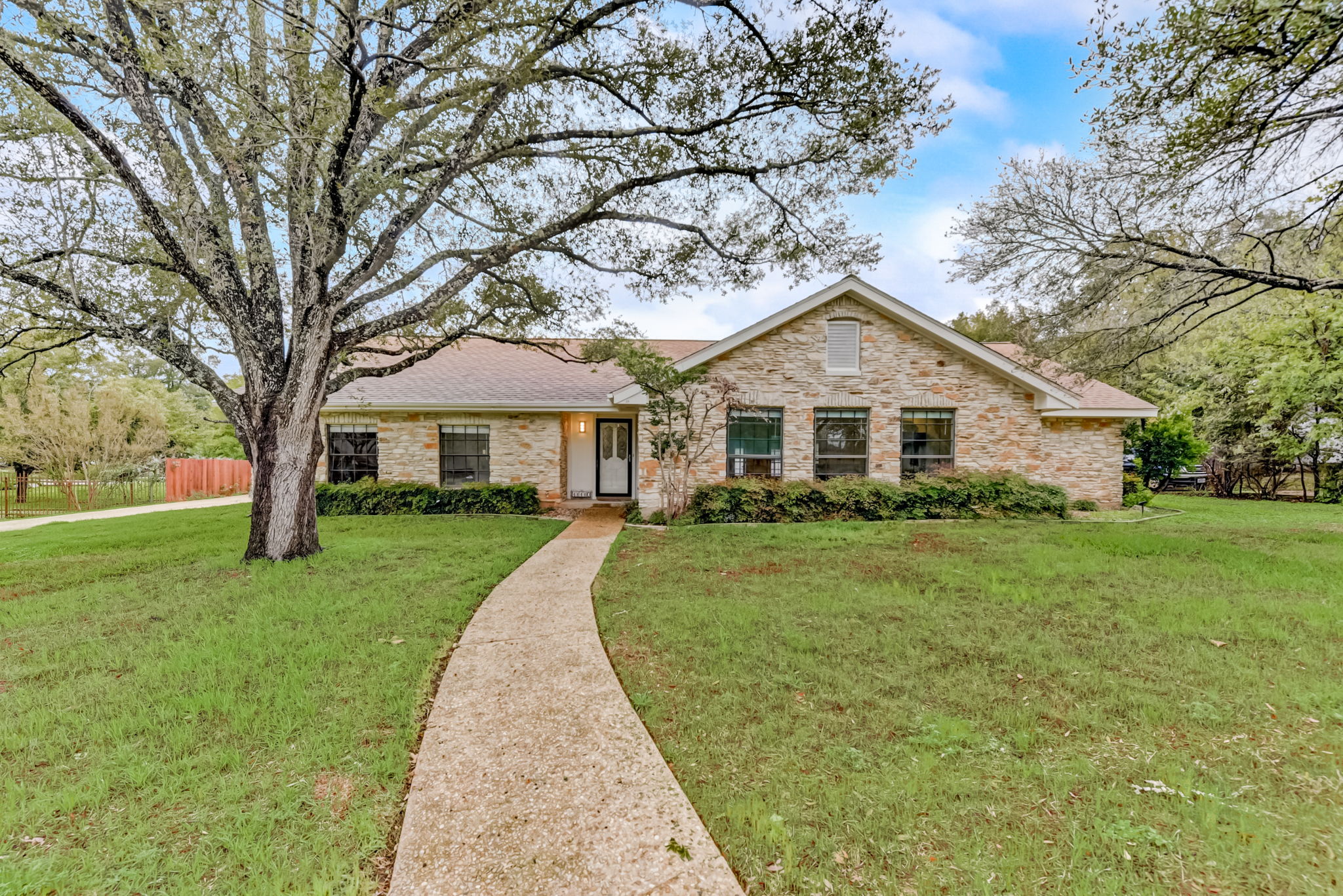 Shady Hollow Dr -005