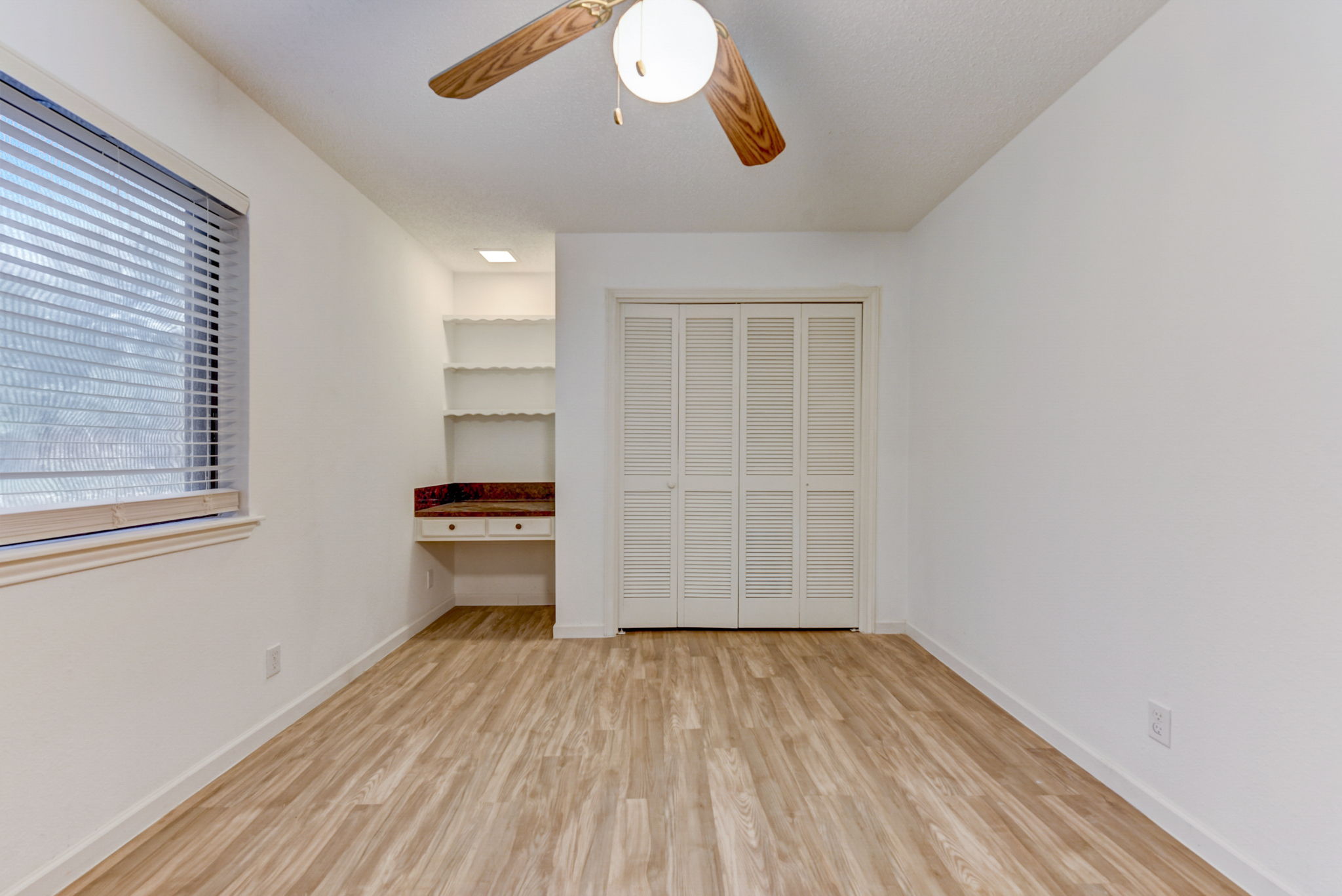 Shady Hollow Dr -036