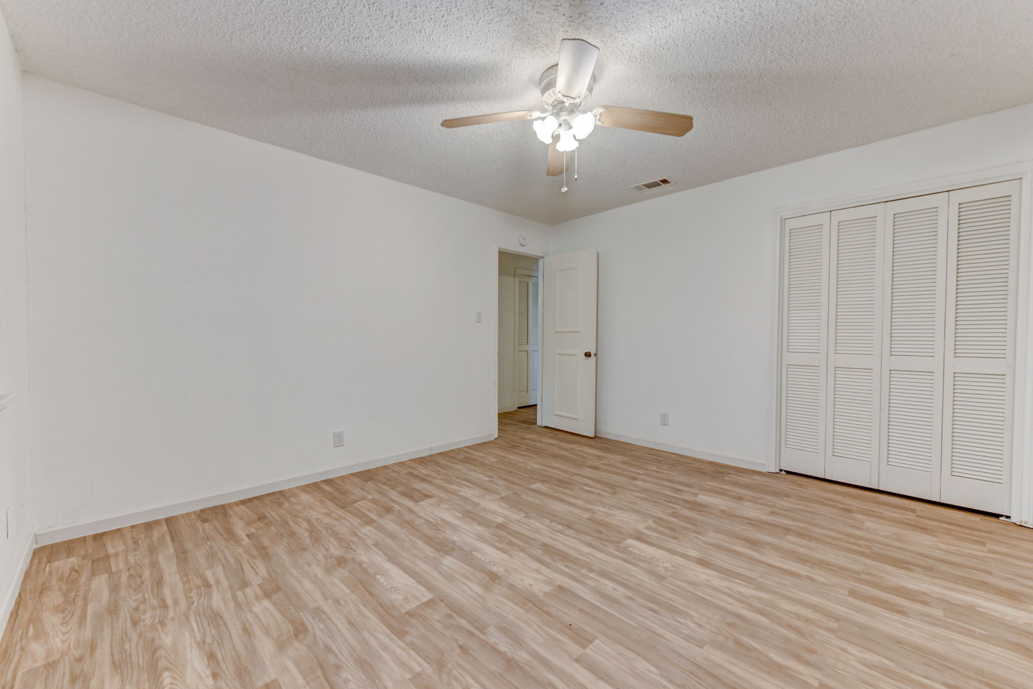 Shady Hollow Dr -034